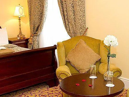 Annebrook House فندق