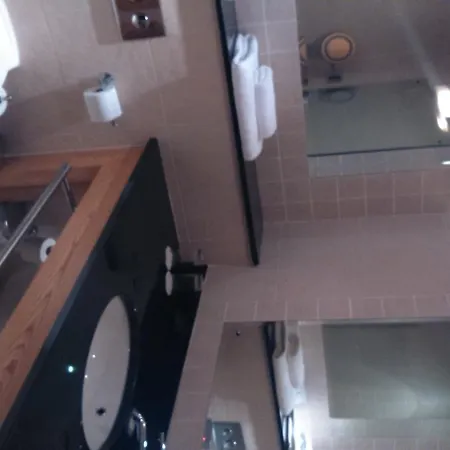 Annebrook House فندق